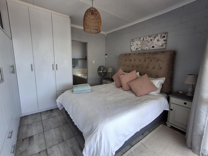 To Let 4 Bedroom Property for Rent in Britannia Bay Western Cape